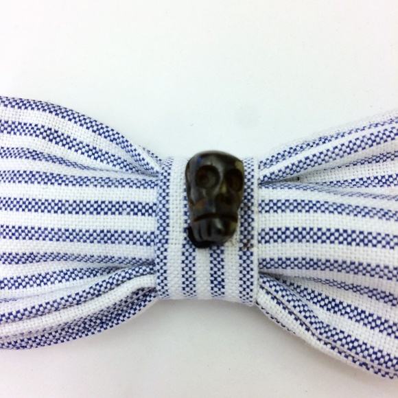 Vanities Skull Stripe Bow Tie and Lapel Button Pin - Picture 4 of 7